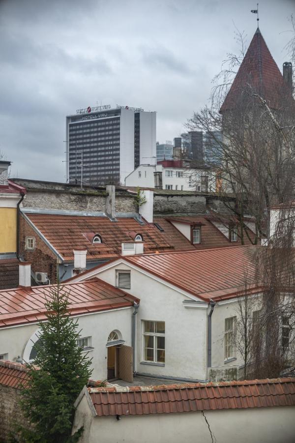 Roofs Of The Old Tallinn Guest House ภายนอก รูปภาพ