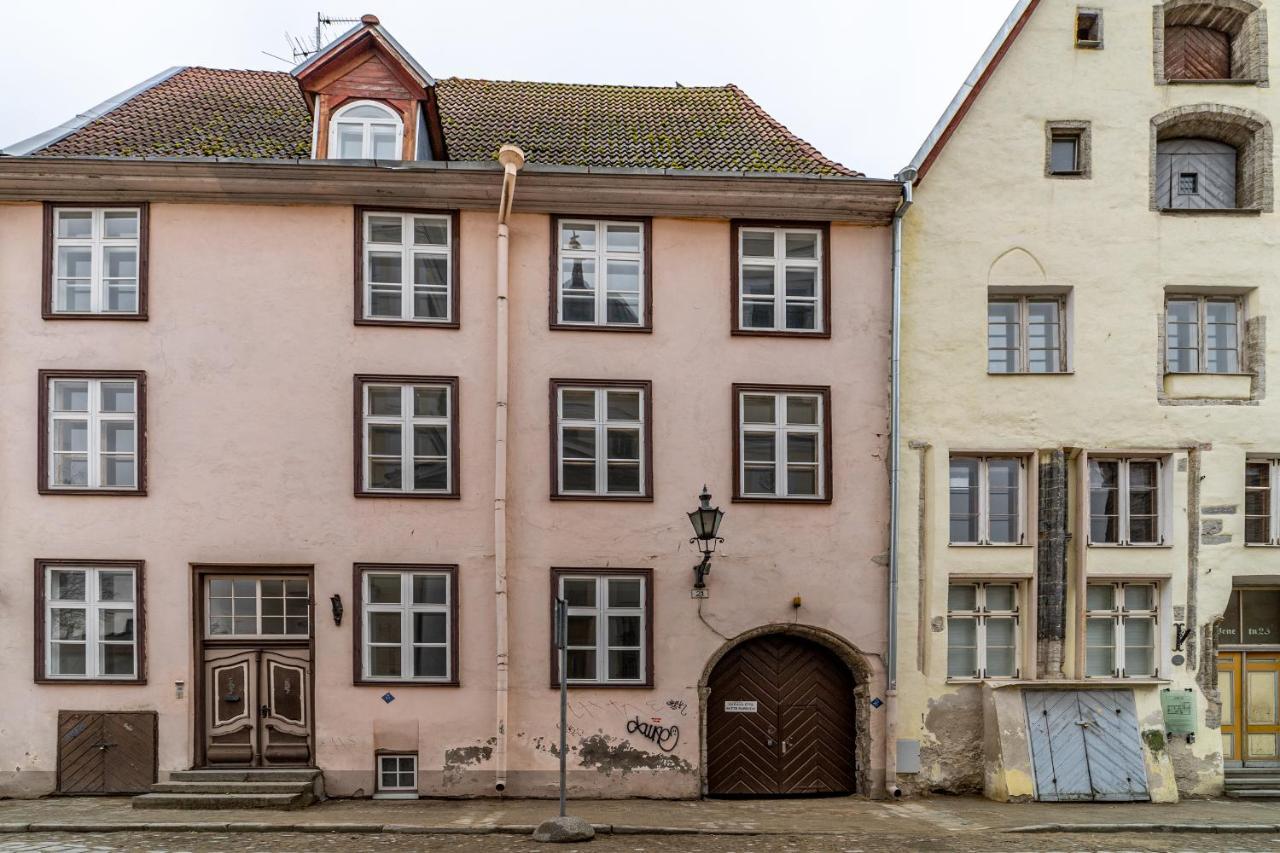 Roofs Of The Old Tallinn Guest House ภายนอก รูปภาพ