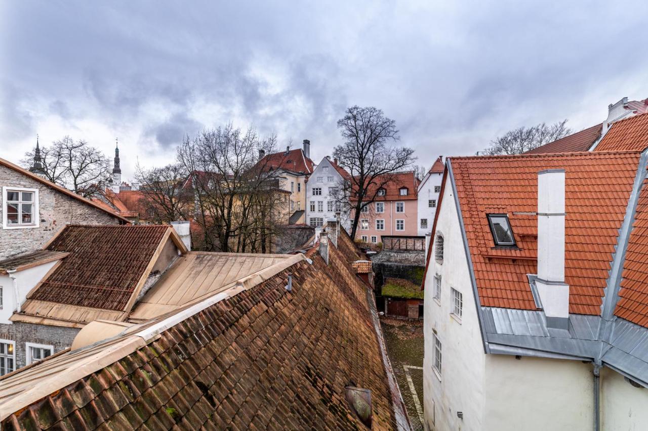 Roofs Of The Old Tallinn Guest House ภายนอก รูปภาพ