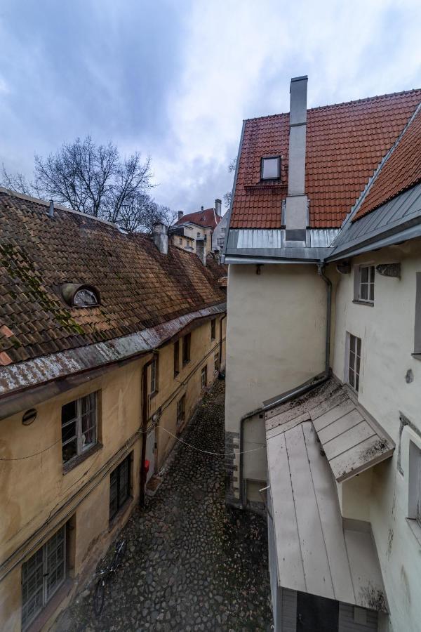 Roofs Of The Old Tallinn Guest House ภายนอก รูปภาพ